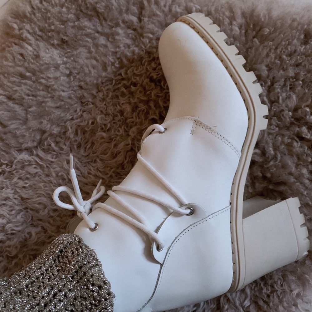 Basic by Graphique sz white  39 Zara Boots
